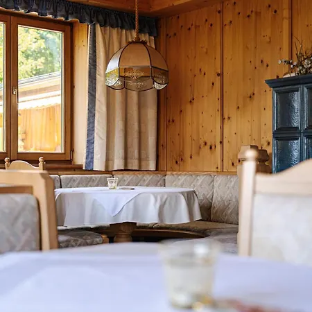 Schlossberg Bed & Breakfast 3*