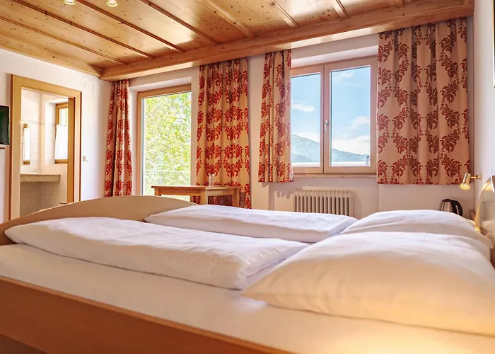 Schlossberg Bed & Breakfast 3*